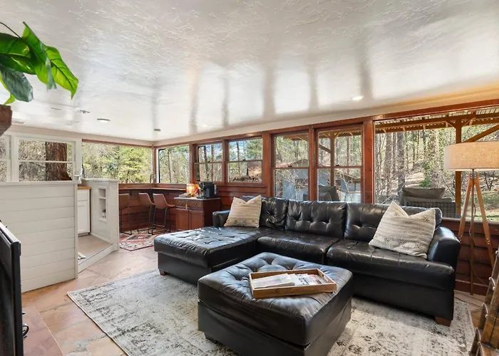 Holiday home Pines Near Whiskey Row | King Bdrms | Fenced Yard *