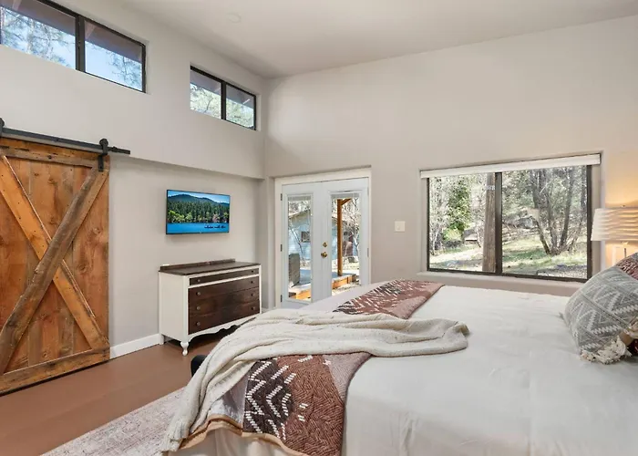 Pines Near Whiskey Row | King Bdrms | Fenced Yard Prescott