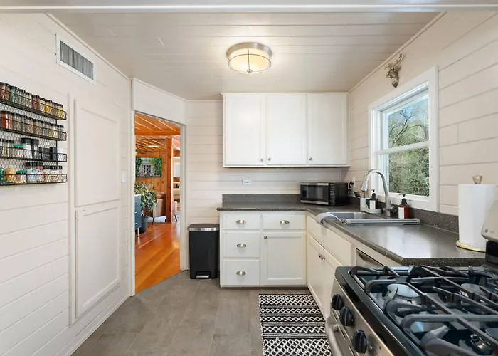 Holiday home Pines Near Whiskey Row | King Bdrms | Fenced Yard Prescott