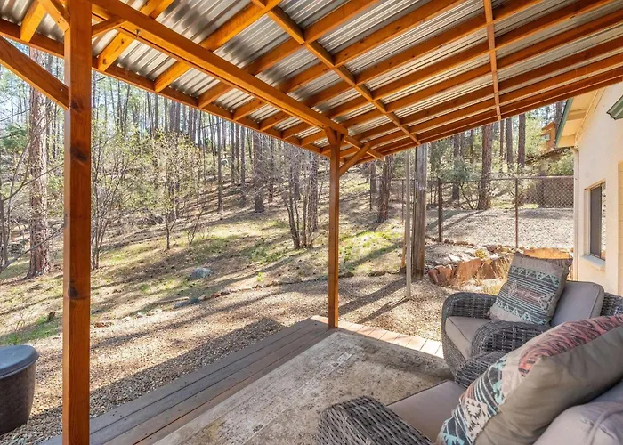 Pines Near Whiskey Row | King Bdrms | Fenced Yard * Prescott