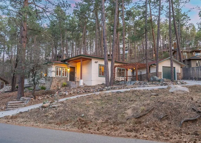 Pines Near Whiskey Row | King Bdrms | Fenced Yard Prescott