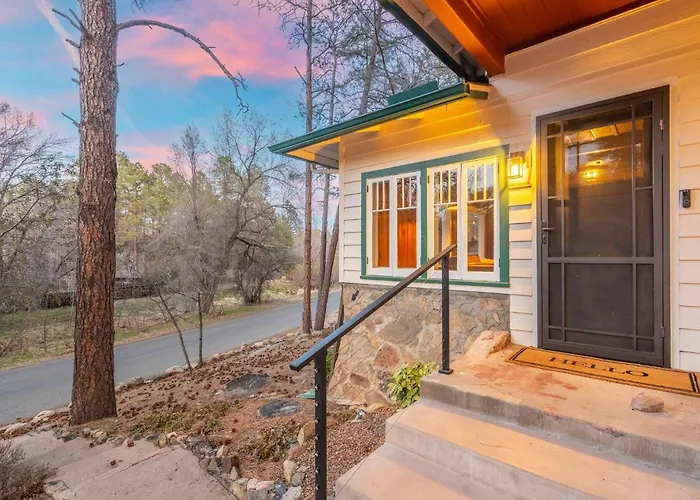 Holiday home Pines Near Whiskey Row | King Bdrms | Fenced Yard *