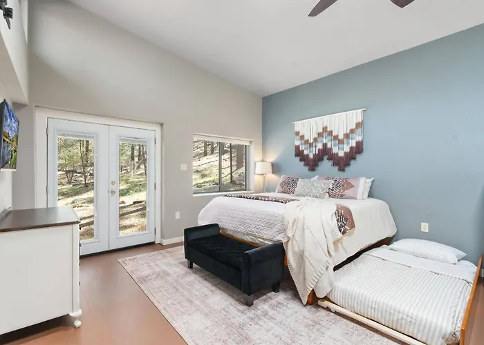 Pines Near Whiskey Row | King Bdrms | Fenced Yard * Prescott